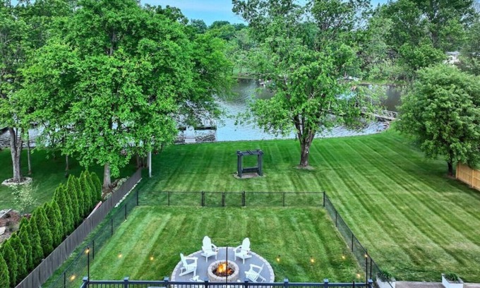 Gallatin Casa | Hickory Dickory Dock - Nashville Lakefront Family Retreat