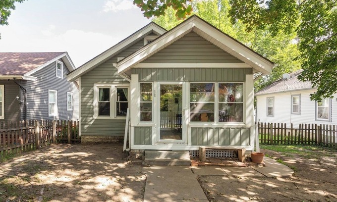 Aksarben - Elmwood Park Casa | Hickory Street Retreat - in the Heart of Aksarben