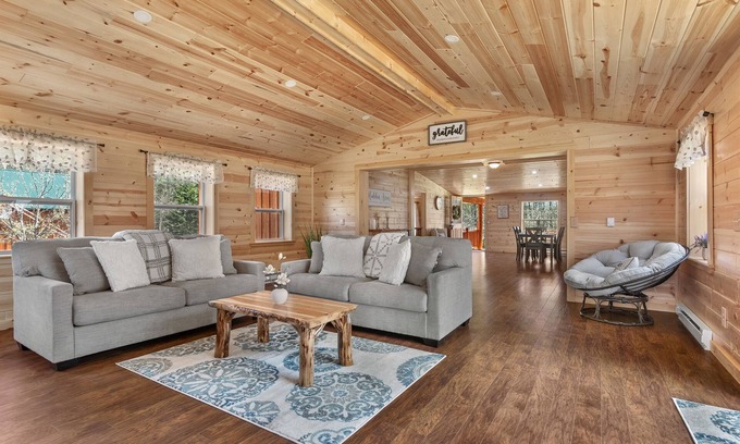 West Oneonta Cabina | Hidden Cabin W Fire Pit Lake Access Hot Tub Kayaks