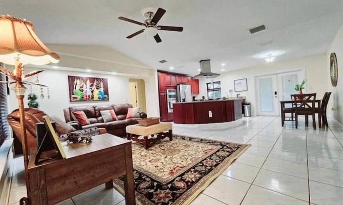 Sebring Casa | Hidden Gem Home @Oceanside Ave