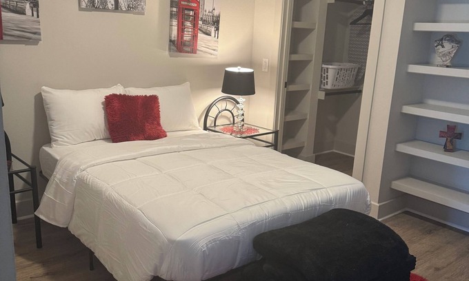 Deep Ellum Apartamento | Hidden gem in deep Ellum with a city view