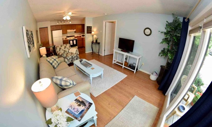 Walloon Lake Apartamento | Encanto cerca del esquí en Walloon Lake Village