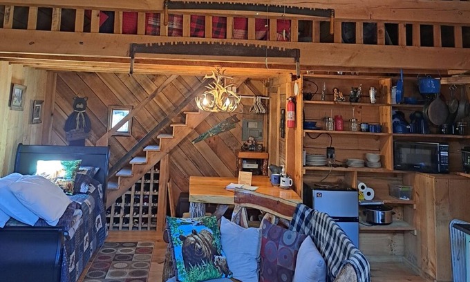 Zionville Cabina | Hidden Mountain Cabin with wildlife sightings