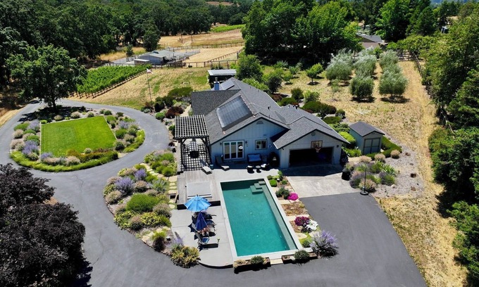 Healdsburg Casa | 1. 6 acres de vida interior / exterior - A minutos de Healdsburg Plaza