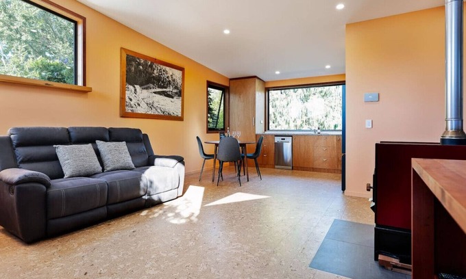 West Launceston Casa | Hidden Retreat in Basin View