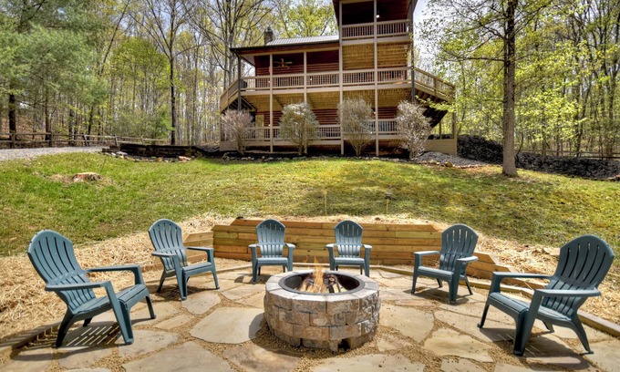 Copperhill Cabina | Hidden Tranquility | Fire Pit | Hot Tub | Pool Table