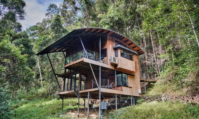 Smiths Creek Chalet De Esquí | Chalet Hidden Valley – Refugio en la selva tropical con entrepiso