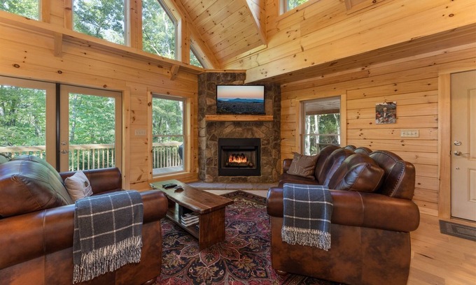 Cedar Mountain Cabina | Hideaway Cabin in Cedar Mountain | 2 Bed, 2 Bath