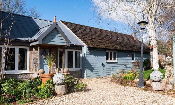 Kingston St Mary Cabaña | HIDEAWAY HOUSE, pet friendly, luxury holiday cottage in Taunton