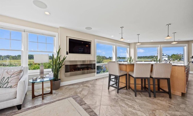 Higgins Beach Casa | Higgins Beach 'New' Beach Home & Private Offices