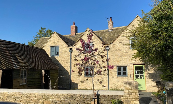 Witney Casa | HIGH COGGES FARM HOLIDAY COTTAGES, pet friendly in Witney