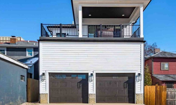 Italian Village Casa | High End New Build, Rooftop Hot Tub, City Views!