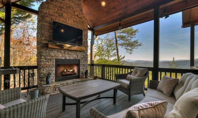 Raccoon Ridge Cabina | High Hopes | Free Night Offer!