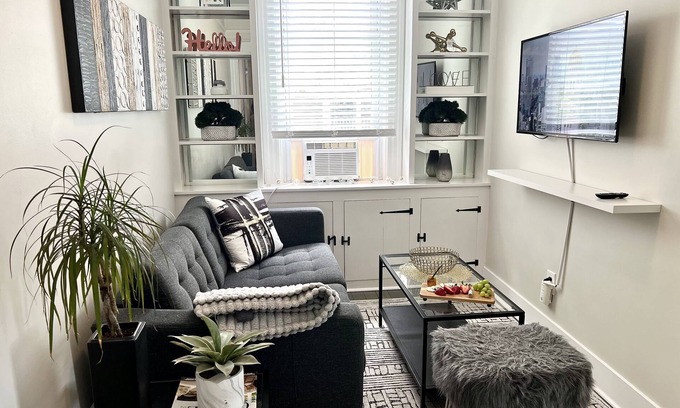 Stamford Apartamento | ❤️High-Line Harbor Flat 2 BD | Train🚊 | Harbor Point Access | 40 Minutes to NYC🗽