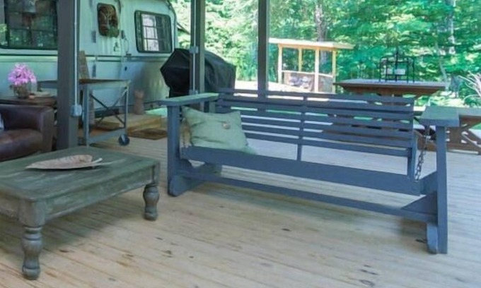 Flintstone Casa | High Point Hide-A-Way w/ Internet and a Hot Tub!