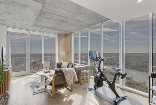 Rainey Street Historic District Casa | High Rise Luxury Condo with Lake & City Views