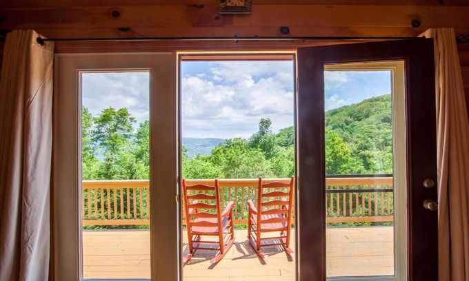 Banner Elk Casa | High Road Cabin