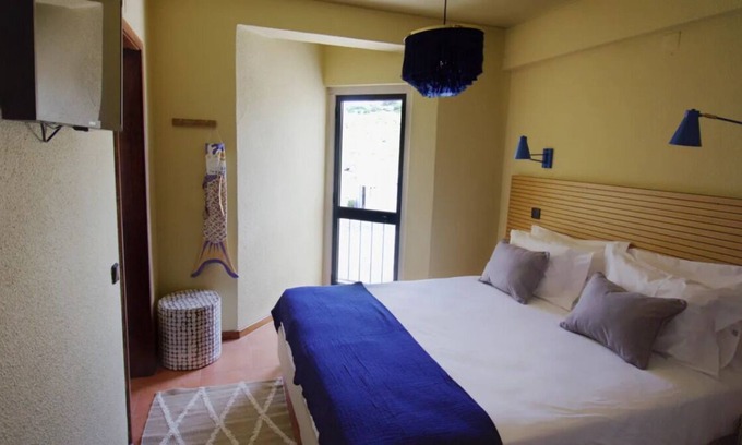 Praia das Macas Casa | High Tides and Good Vibes! 2 Relaxing Accommodations, Pet-friendly, Beachfront!