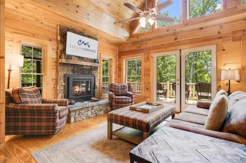 Black Mountain Casa | High Top Mountain Lodge by Carolina Mornings