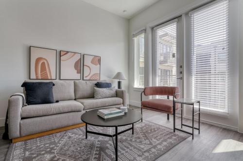 Highland Apartamento | Highlands 2BR w Pool WD Gym vibrant area ATX-198