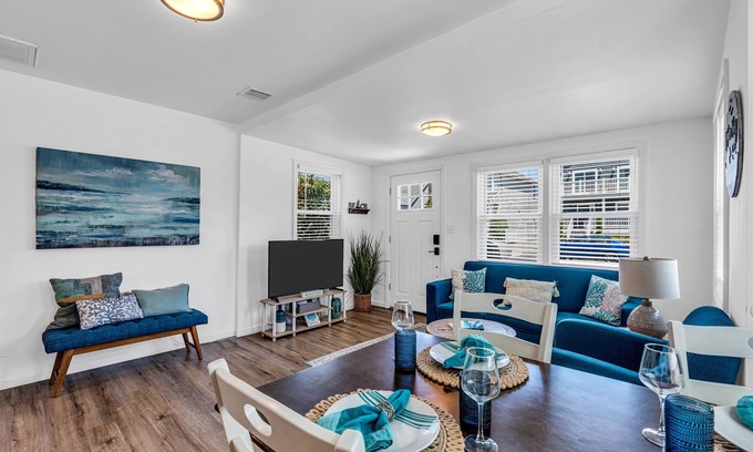 Wall Casa | Highly Rated Beach House 3.5 Blocks to Beach & Main St. | 6 Badges, Patio, Grill