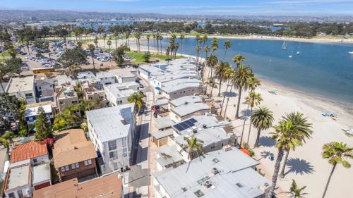 South Mission Beach Casa | Highly rated Best Beach! 3Bd 2Ba AC Luxury KING Beds!