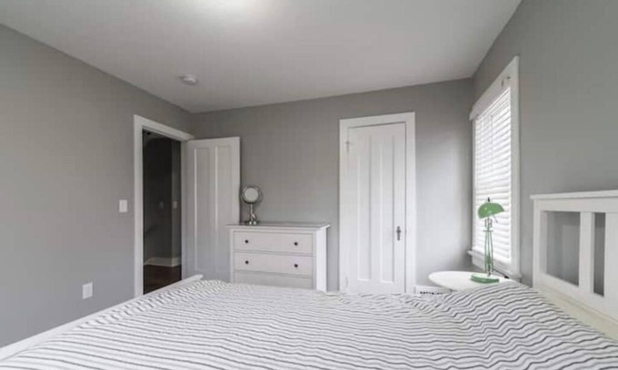 Cleveland Heights Casa | Highly refined and fully remodeled heights home