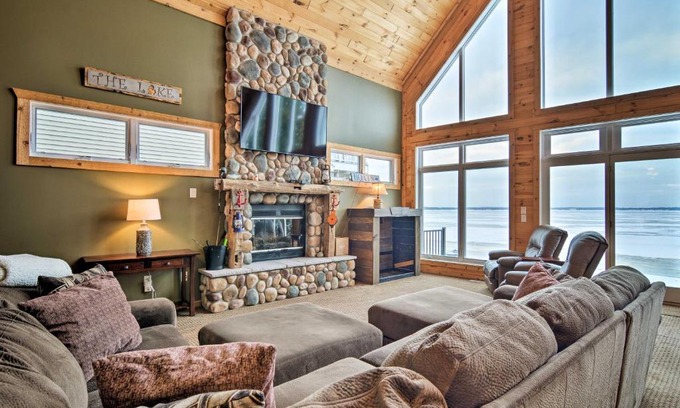 Cadillac Casa | Hike and Ski! Family-Friendly Lake Mitchell Oasis