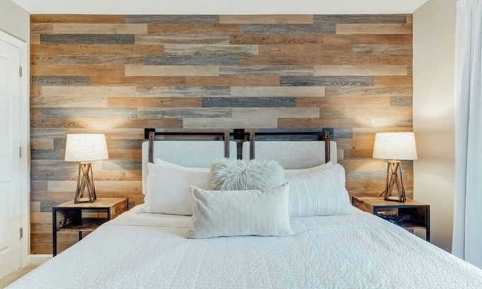 Vernon Condominio | Ski-In/Ski-Out, Waterpark & Biking fun-Just Steps Away! Hike, Bike, Wine & More!