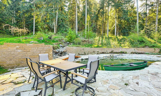 Issaquah Casa | Hike & Explore: Quiet Suite w/ Patio in Issaquah