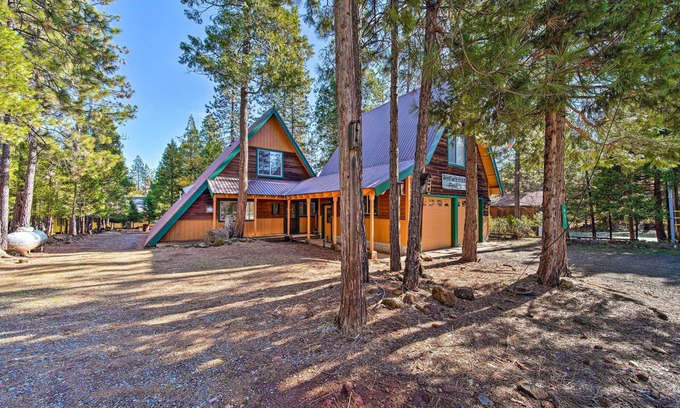 Trinity Center Cabina | Hike & Fish, < 1 Mi to Trinity Lake: Rustic Cabin!