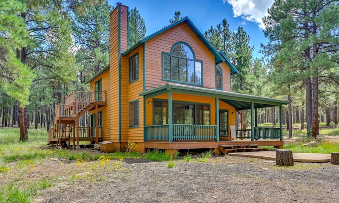 Williams Cabina | Hike & Fish: Parks Cabin w/ Balcony & Forest Views