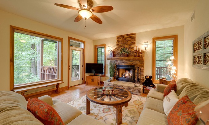 Mountain Air Condominio | Excelente Mountain Air Condo w / Vistas, cerca de Asheville!