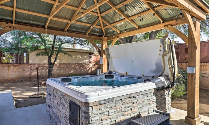 Tucson Cabaña | Hike, Shop & Unwind: Tucson Home w/ Hot Tub Access