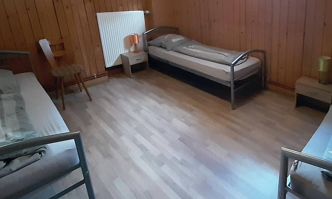 Mittelhof Alquiler De RV | Hiker room 2 - campsite in the oak forest