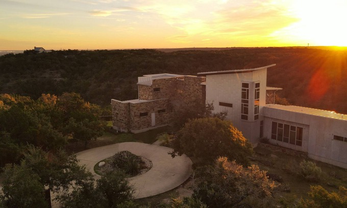 Dripping Springs Casa | Lujo en las colinas de Texas (House & Barndominium)