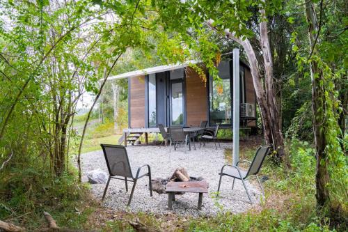 Perwillowen Casa | Hill Creek Tiny House 3 by Tiny Away