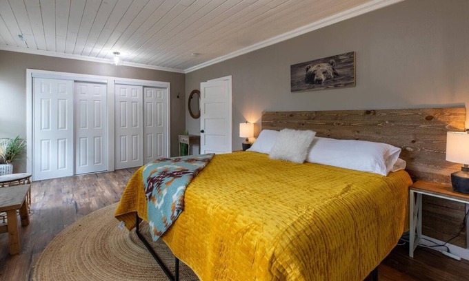 Minocqua Casa | Hill Hideaway Unit 2 – Pet-Friendly, Mid-Term Lake Retreat