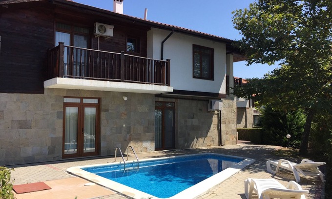 Sunny Beach Villa | Hill Top Villa cerca de Sunny Beach con 4 dormitorios, piscina privada y WIFI