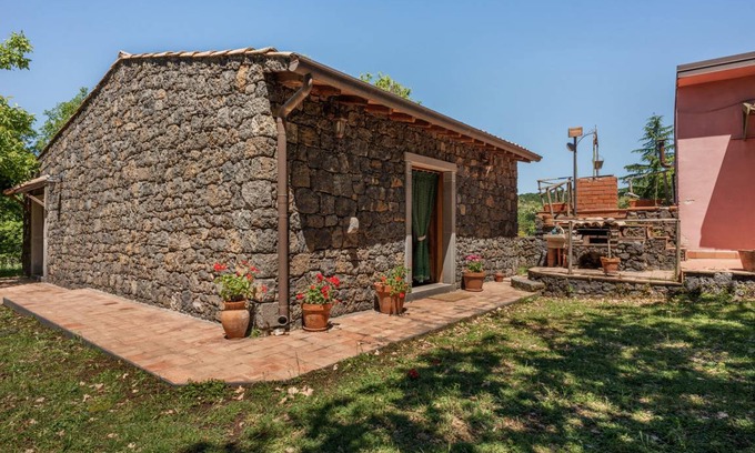 Maletto Casa | Hill-View Villa in Maletto with Garden