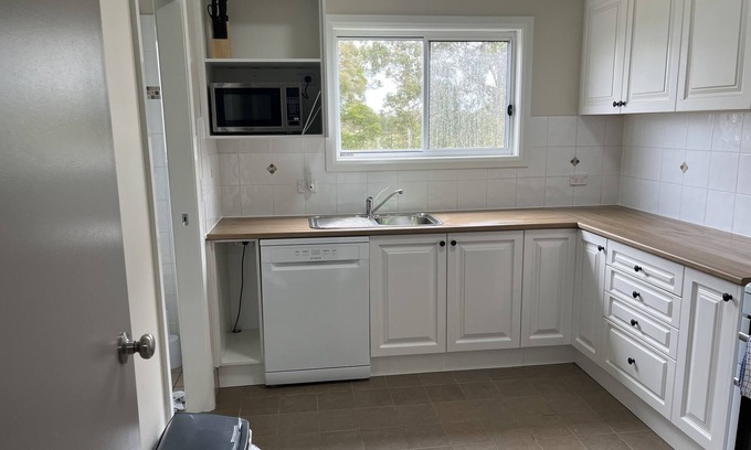 Hazelgrove Casa | Hillcrest Farm Stay affordable 2 bedroom apartment