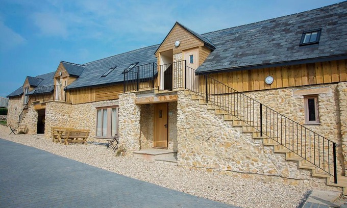 Axminster Casa | Hills Farm Stays
