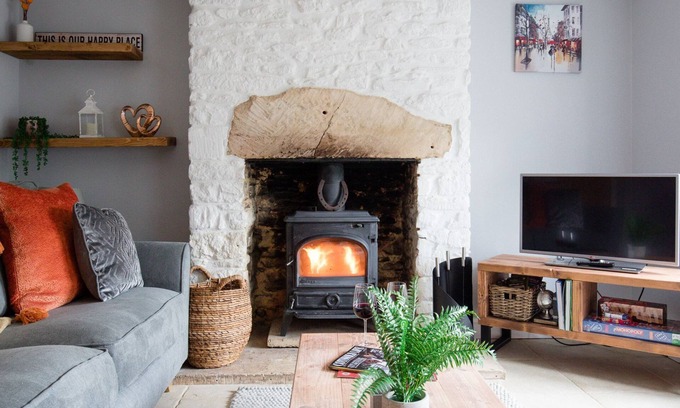 Tetbury Cabaña | Hillside Cottage - sleeps 5 guests in 3 bedrooms
