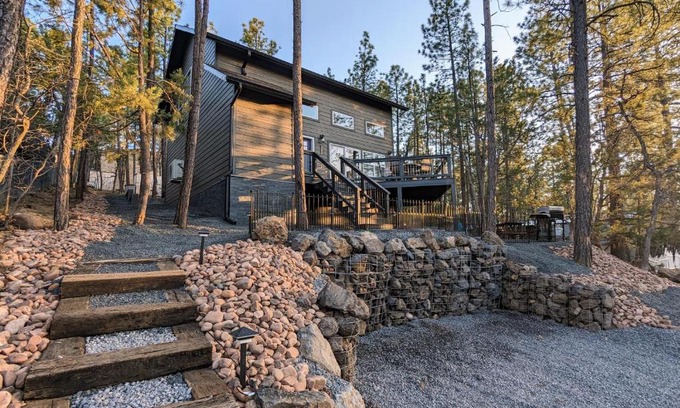 Pinetop Casa | Hillside Hangout 3Bd/2Ba, Elevated Deck Sunsets