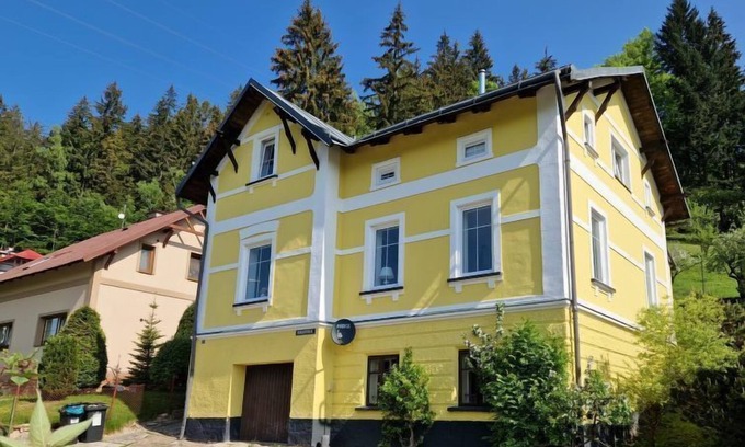 Svoboda nad Upou Casa | Hillside Lodge & Garden by Interhome
