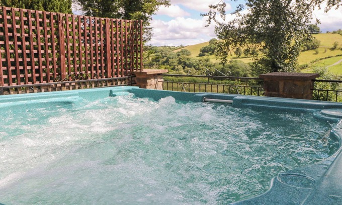 Tirabad Cabaña | Hillside Lodge