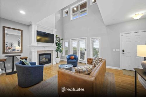 Covington Casa | Hilltop 3BR for 10, Private Garage, Skyline Views