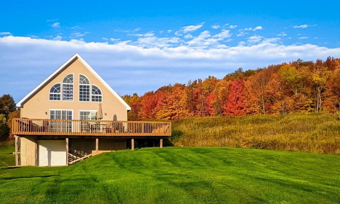 Walton Casa | Hilltop Country Home with Panoramic Views – Peaceful and Private Retreat