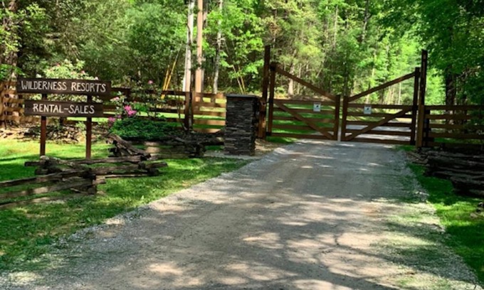 Oneida Cabina | Hilltop refugio de cabina: Montaña Cabaña de madera con Bañera de hidromasaje