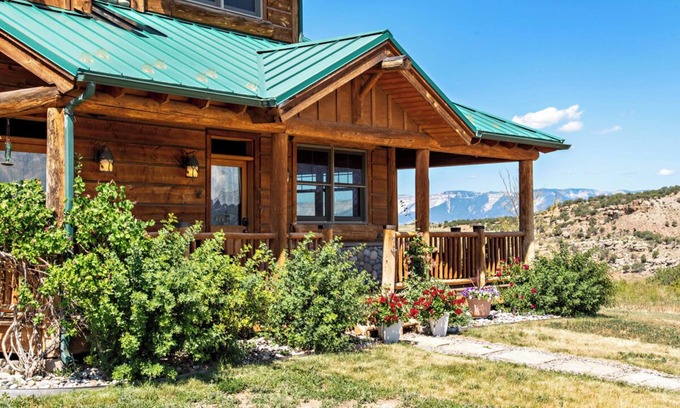 Silt Casa | Hilltop haven with 360º views, hot tub, fireplace